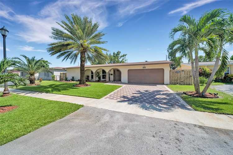 8610 Sunset Strip Sunrise, FL 33322