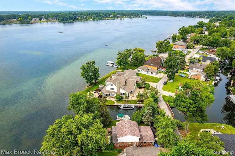 4659 Linwood St West Bloomfield Twp, MI 48324