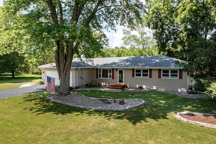61 Clark Ave Oswego, IL 60543