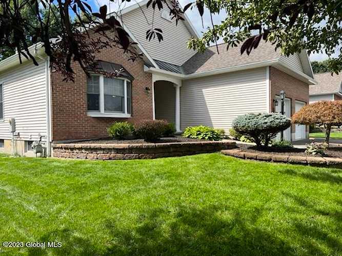 11 Cheshire Way Loudonville, NY 12211