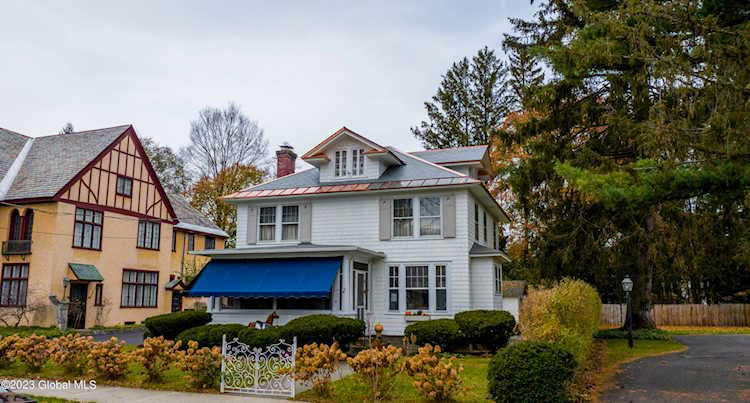 39 Fifth Ave Saratoga Springs, NY 12866