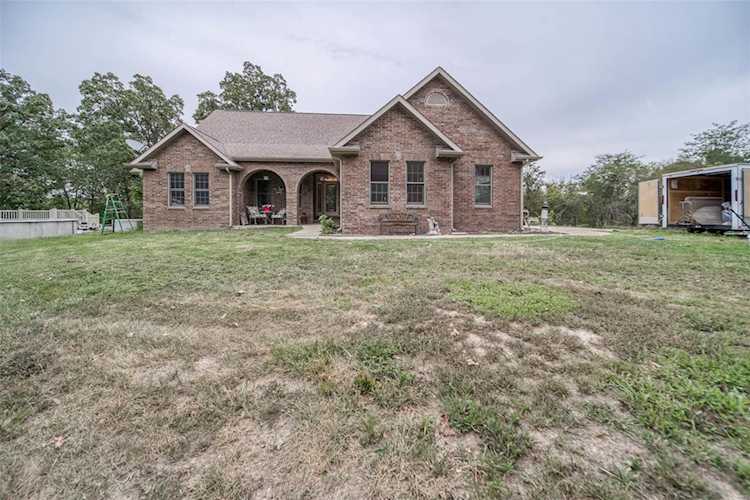 23400 Range Ln Richland, MO 65556