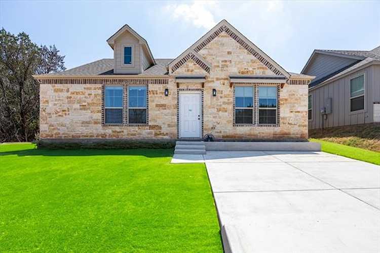 2211 Cactus Alley Granbury, TX 76048