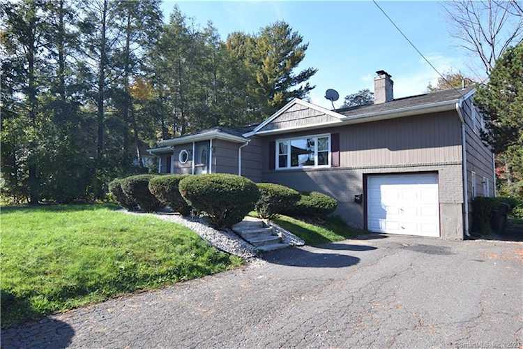 5 Russell Ln West Hartford, CT 06107