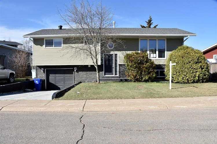 104 Beaconwood Place Fort McMurray, AB T9H2S