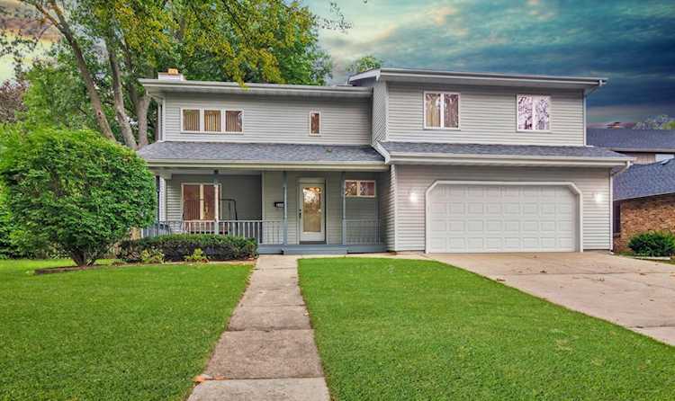2141 Ridgewood St Highland, IN 46322
