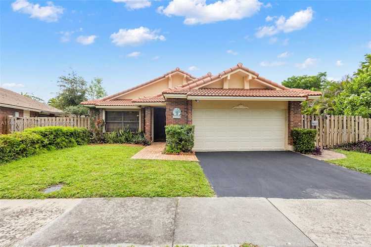 3365 W Point Dr Cooper City, FL 33026