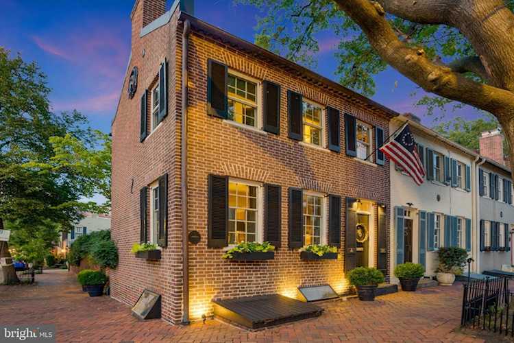 325 Queen St Alexandria, VA 22314