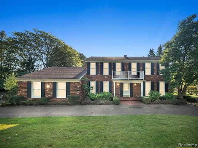 816 Great Oaks Blvd Rochester, MI 48307