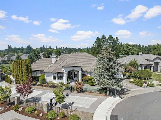 3369 Augusta Ct Medford, OR 97504