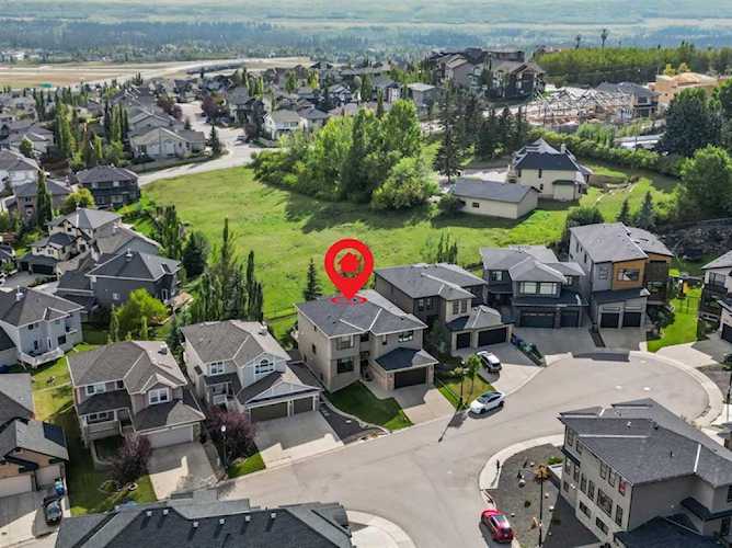 89 Elkton Way SW Calgary, AB T3H 4Y9