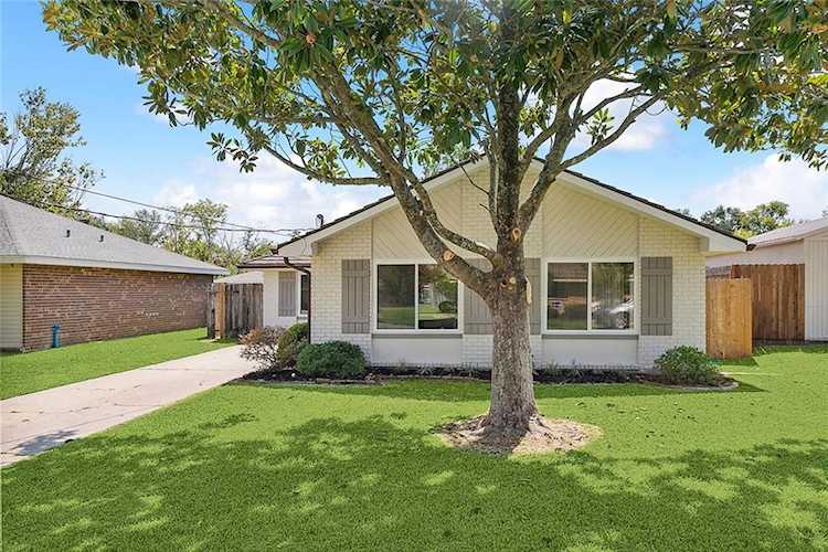 1025 Gassen St Luling, LA 70070