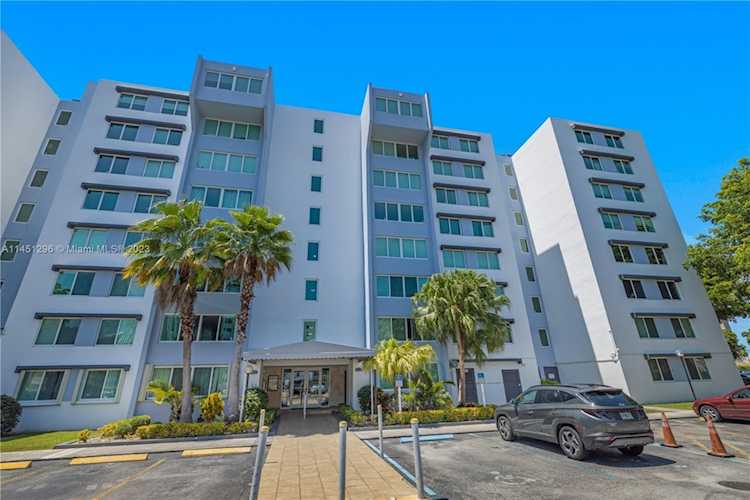 9125 SW 77th Ave #802 Miami, FL 33156
