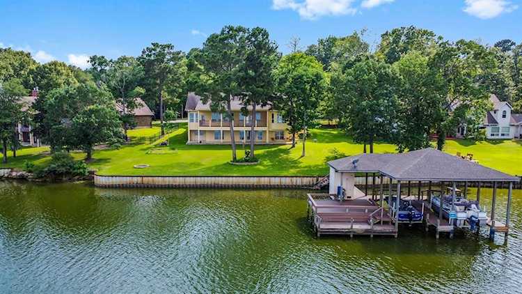 141 Venice Way Huntsville, TX 77320