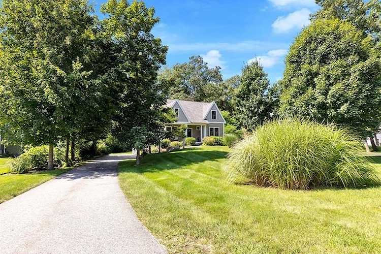15 Bittersweet Ln Stratham, NH 03885