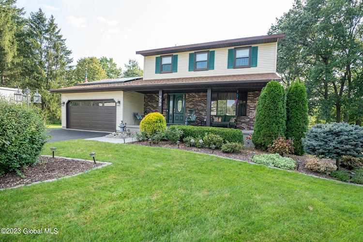 739 Bobby Ct Niskayuna, NY 12309