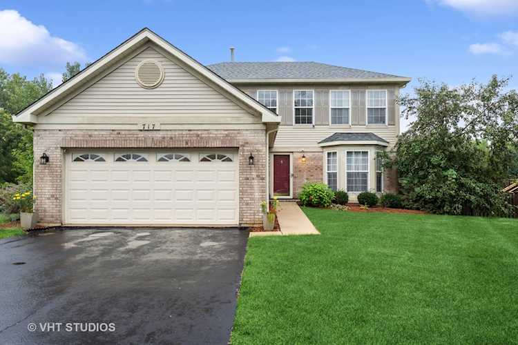 717 Blackhawk Ln Bolingbrook, IL 60440