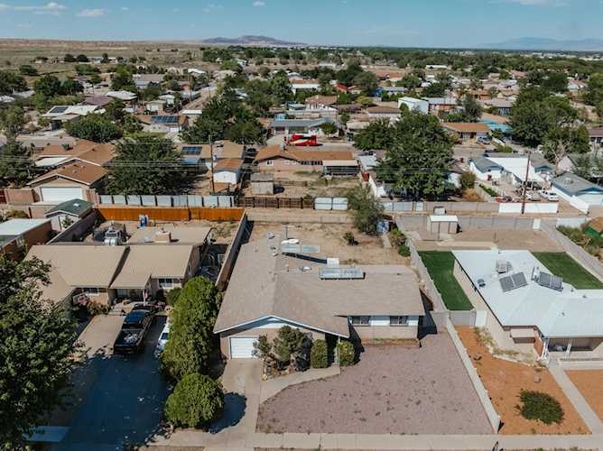 1618 Edith Dr Belen, NM 87002