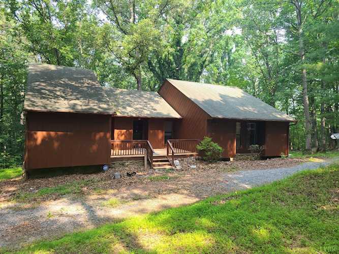 180 Otter River Dr Altavista, VA 24517