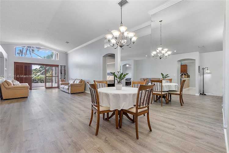 6304 Barton Creek Cir Lake Worth, FL 33463