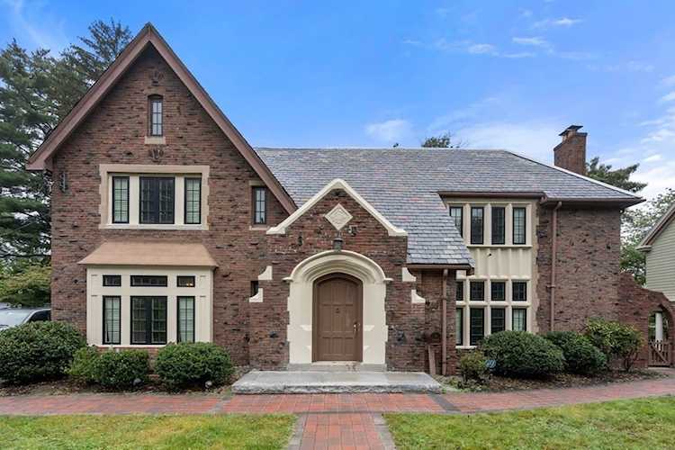 17 Chestnut Hill Ter Newton, MA 02467