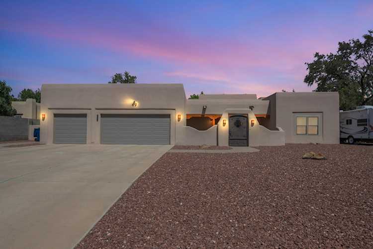 1141 Mesa Ridge Dr SW Los Lunas, NM 87031