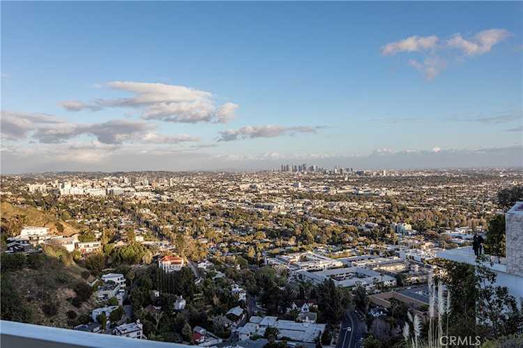 8211 Bellgave Place Los Angeles, CA 90069