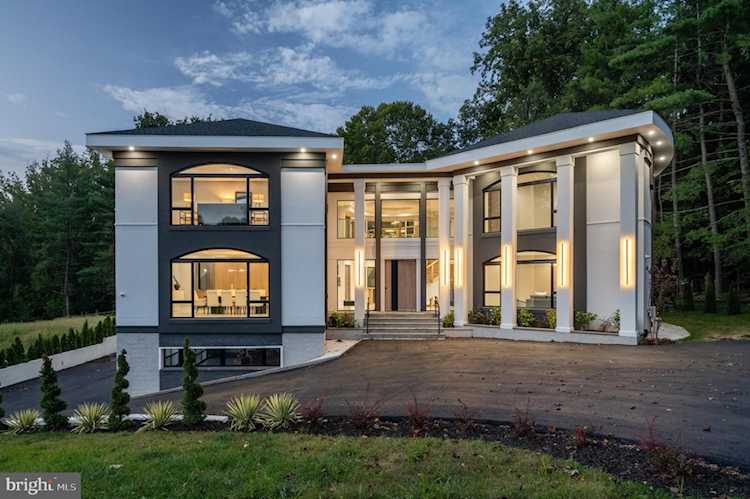 893 Georgetown Ridge Ct Mclean, VA 22102