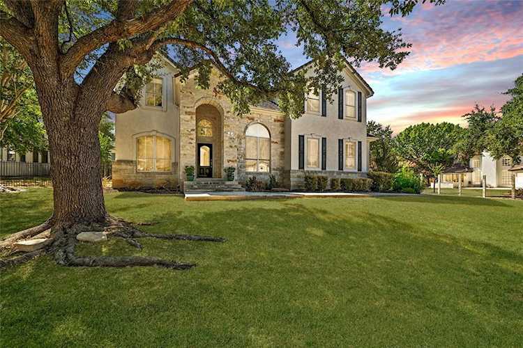 8 Butterfly PL The Hills, TX 78738