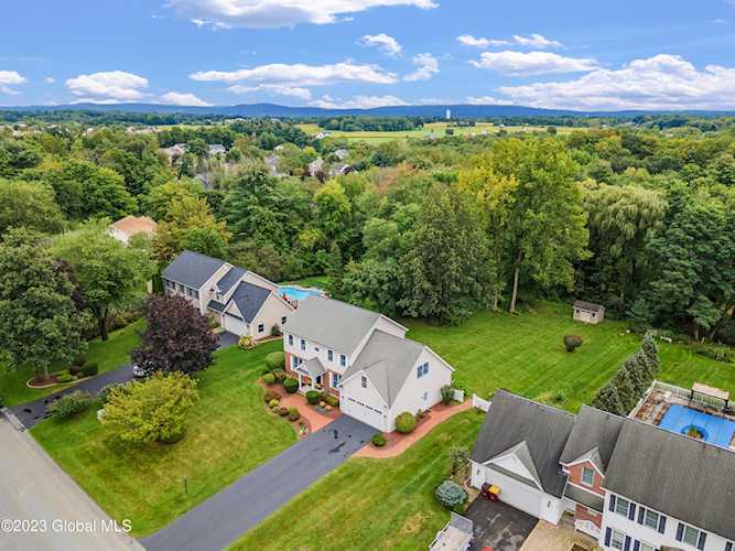 40 Oregon Trail Halfmoon, NY 12188