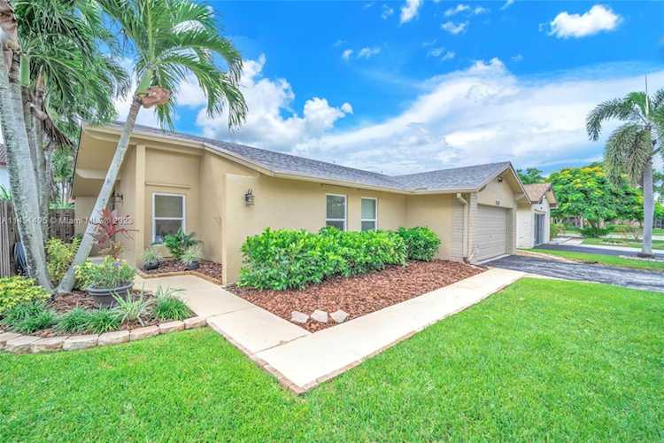 9370 NW 38th Pl Sunrise, FL 33351