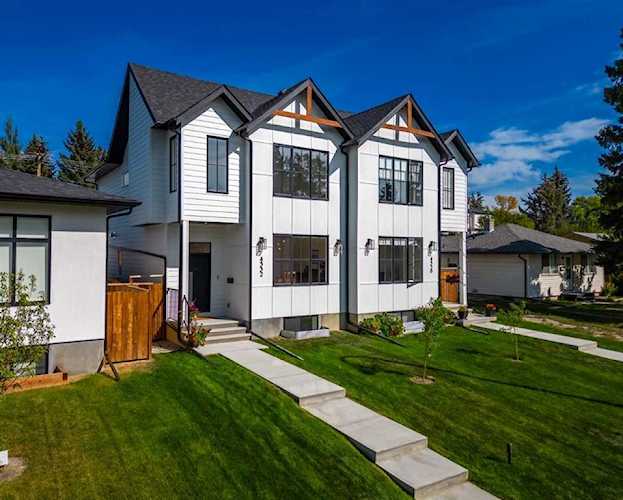 4532 21 Ave NW Calgary, AB T3B 0W4
