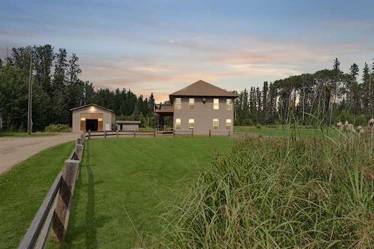 152 Park Dr Anzac, AB T0P 1