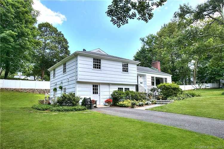 31 Larbert Rd Fairfield, CT 06890