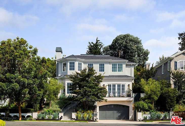 15233 Bestor Blvd Pacific Palisades, CA 90272