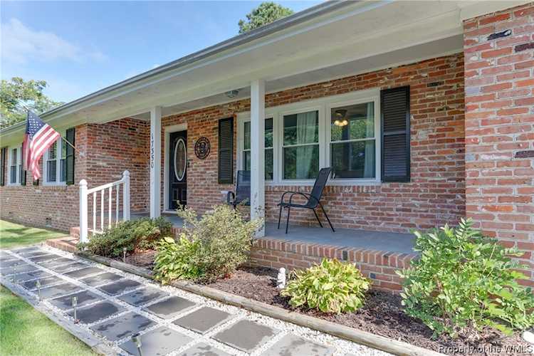 17350 Wedgewood Dr Lanexa, VA 23089