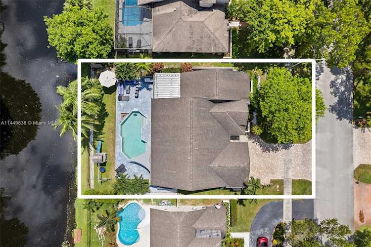 5762 SW 88th Ter Cooper City, FL 33328