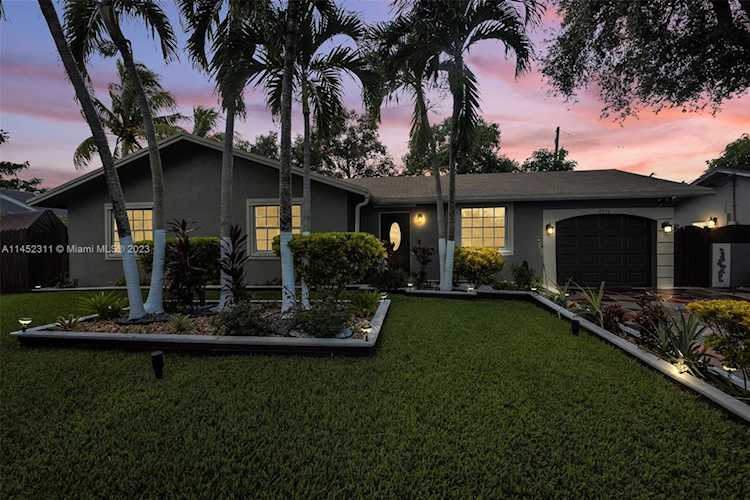 2016 SW 96th Ter Miramar, FL 33025