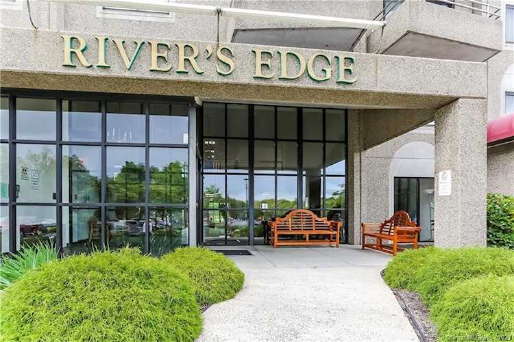 111 Dekoven Dr #402 Middletown, CT 06457