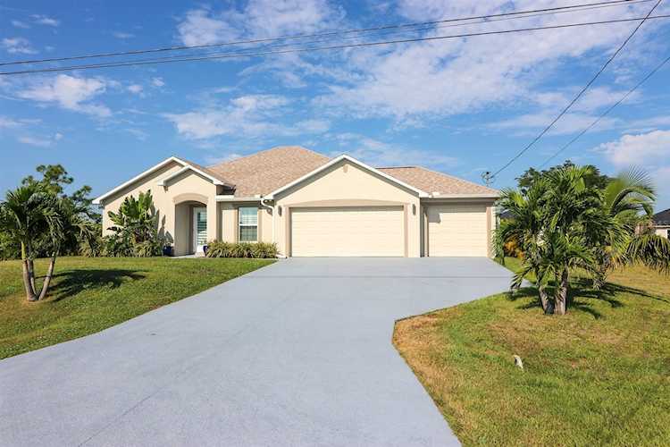 3530 NE 15th Ave Cape Coral, FL 33909