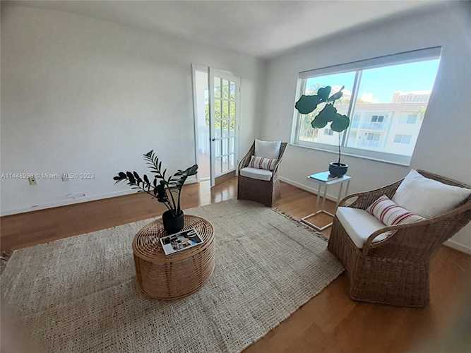 200 Galen Dr #303 Key Biscayne, FL 33149
