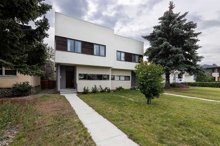 1704A 32 St Calgary, AB T3C 1N5