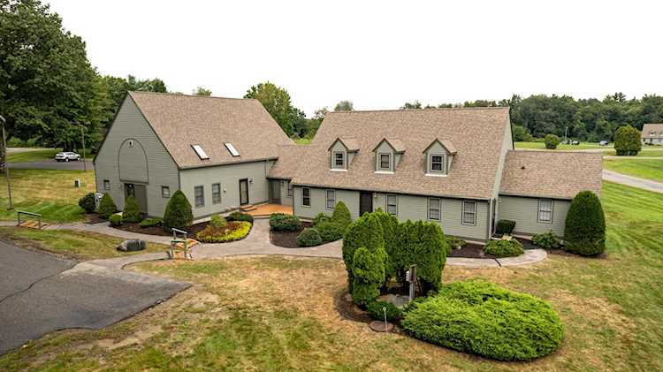 21 Montrose Dr Stratham, NH 03885