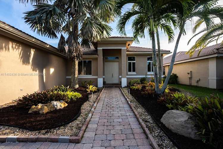 1737 Osprey Bnd Weston, FL 33327