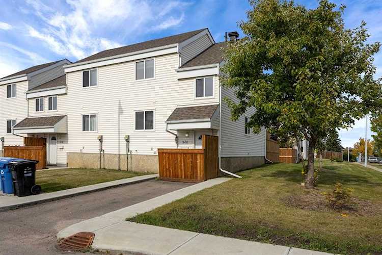 701 Beacon Hill Dr #26 Fort McMurray, AB T9H3R