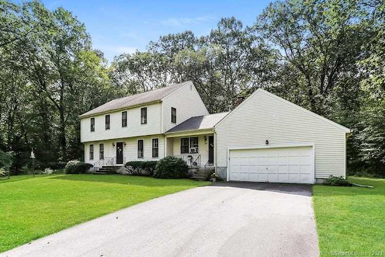 234 Chimney Sweep Hill Rd Glastonbury, CT 06033