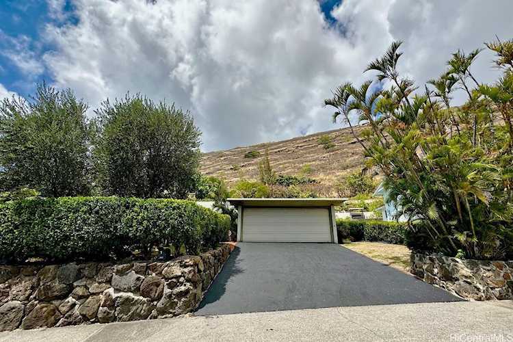 636 Ainapo Street Honolulu, HI 96825