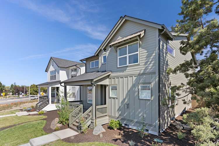 3374 NE 27th St Bend, OR 97701