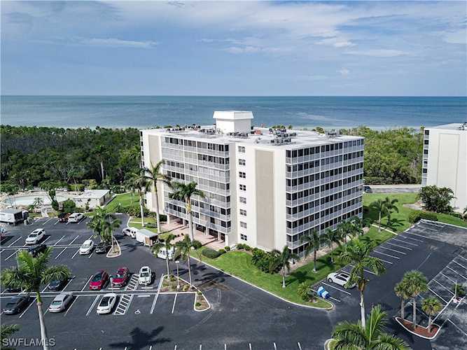 3 Bluebill Ave #211 Naples, FL 34108