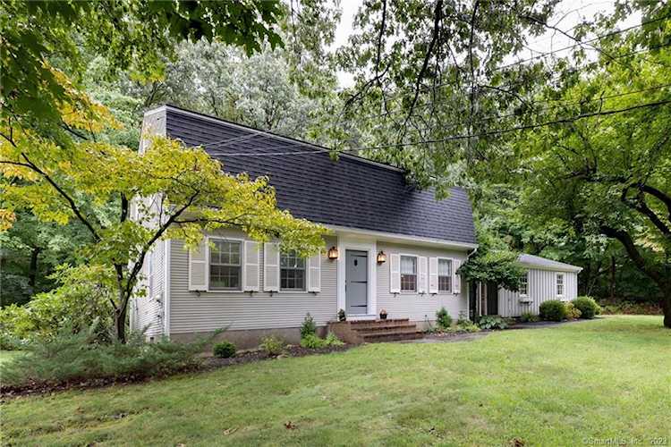 41 Mountain Edge Dr Southington, CT 06489